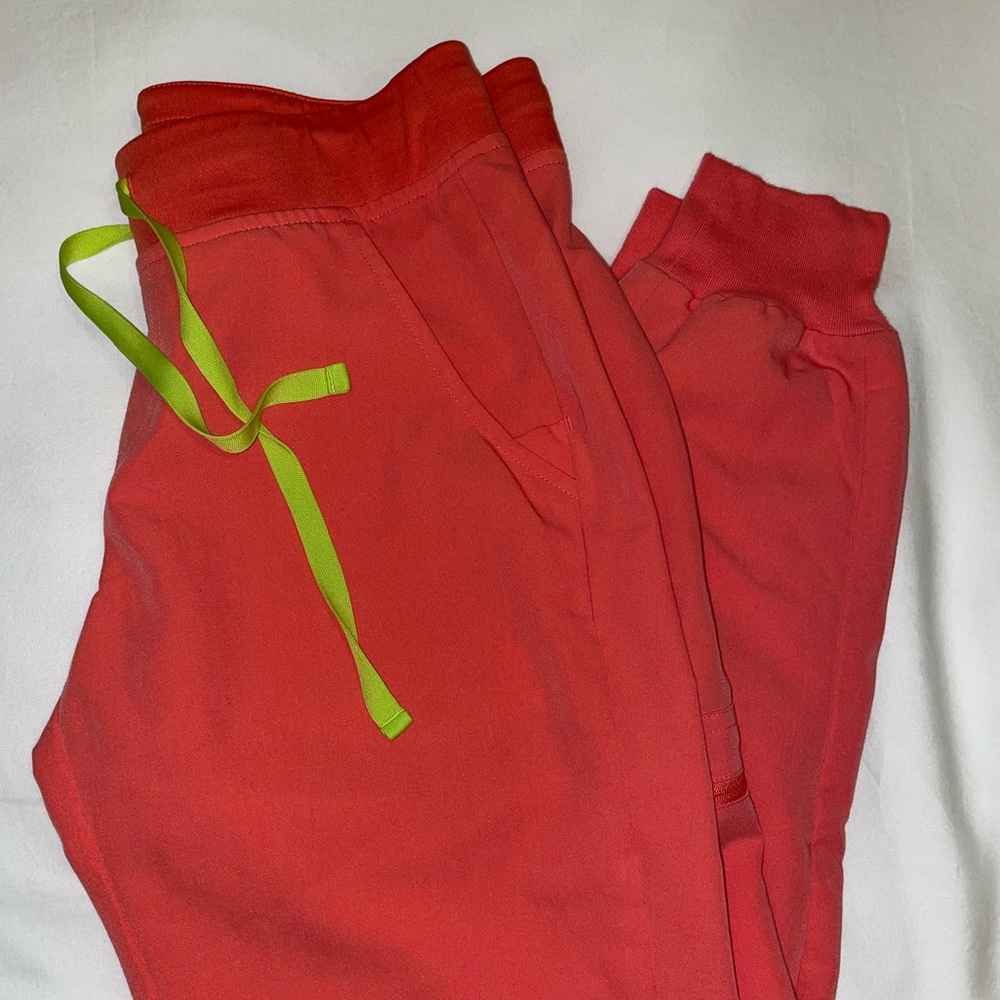 Figs Zamora Hot Coral